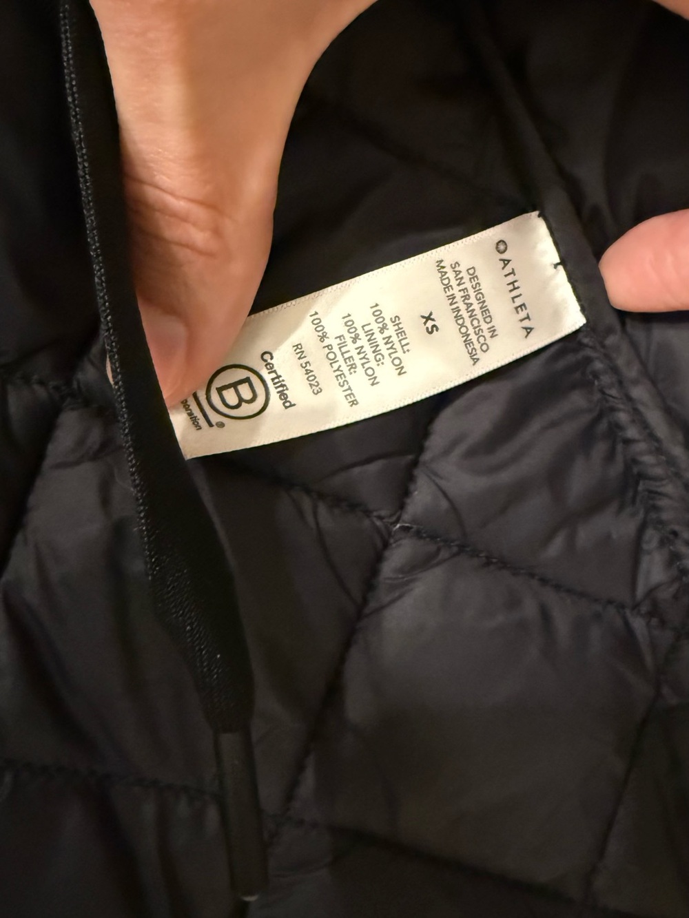 Athleta | Black Quilted Zip-Front Puffer Jacket | Size = XS - Picture 5 of 10